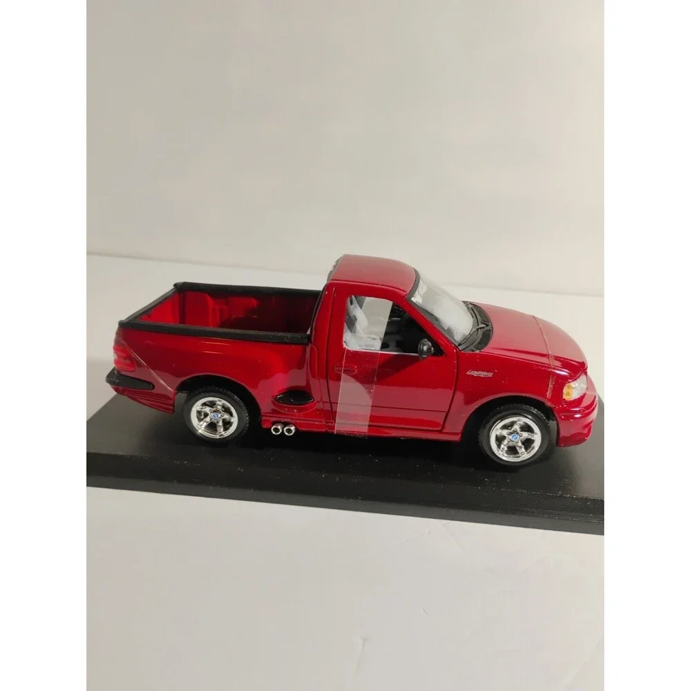 BURAGO GOLD Coll. 1999 Ford F-150 SVT LIGHTNING 1/21 Diecast Pickup Red